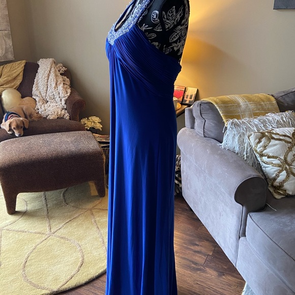 Beautiful blue evening gown! - Picture 3 of 5